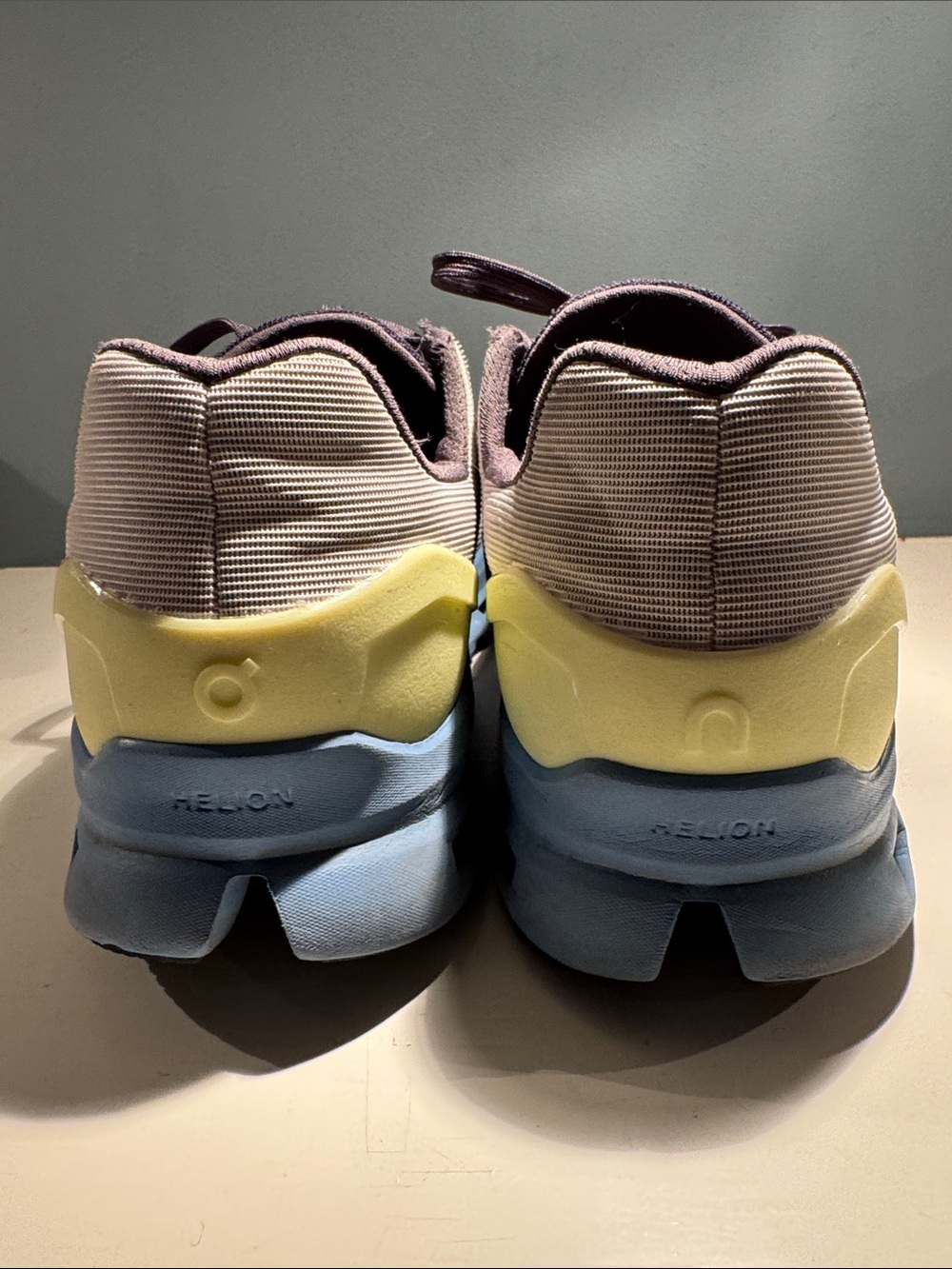 On cloudstratus sneakers size 10 - Picture 3 of 8